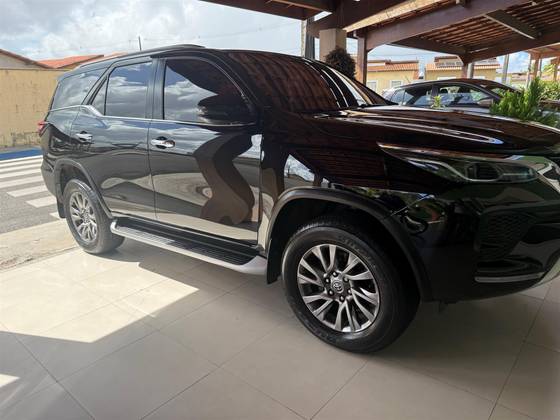 TOYOTA HILUX SW4 2.8 D-4D TURBO DIESEL SRX 7L 4X4 AUTOMÁTICO
